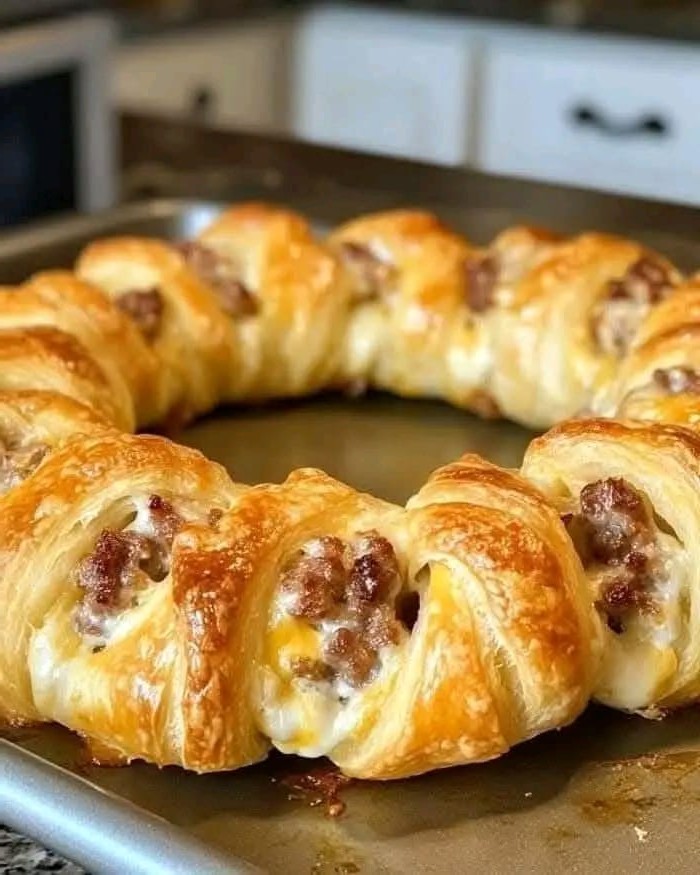 Sausage and Cheese Puff Pastry Ring Recipe - CYSSERO